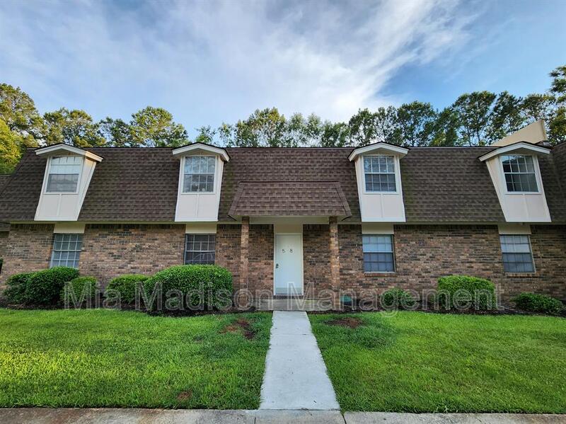 Pooler Condo: 111 E Mell St