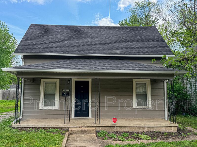 Independence House: 815 S Grand Ave