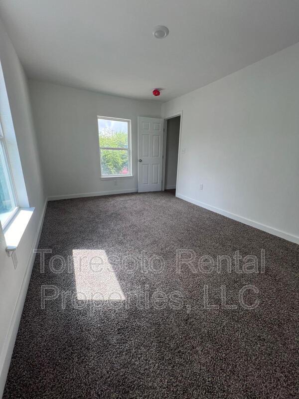 San Antonio Condo: 224 W Pyron Ave