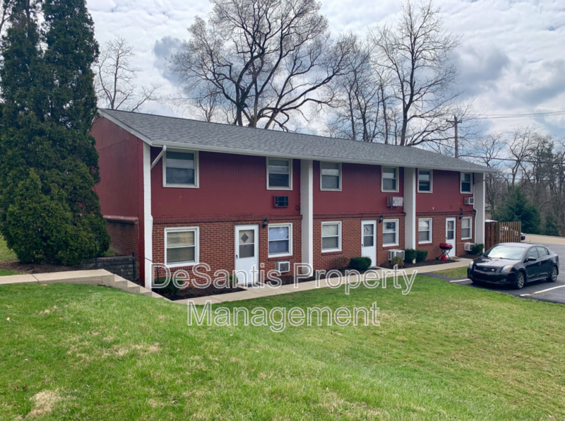Moon Township Condo: 401 Moon Clinton Road