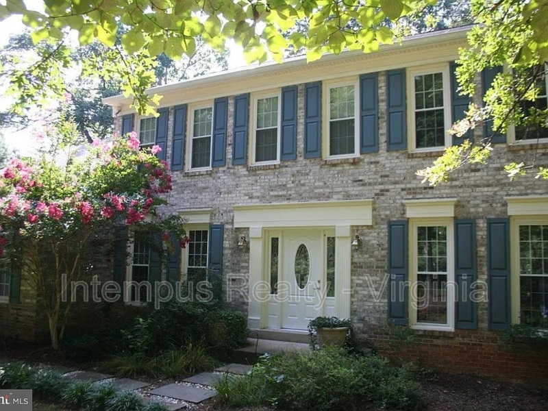 Warrenton House: 7140 Chesterfield Dr