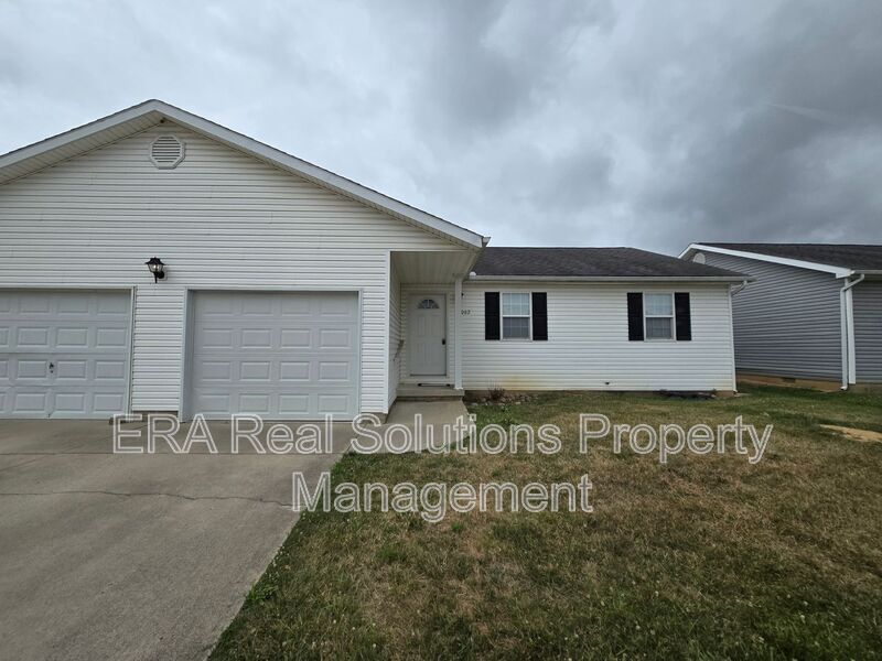 Hillsboro House: 1062 N West St.