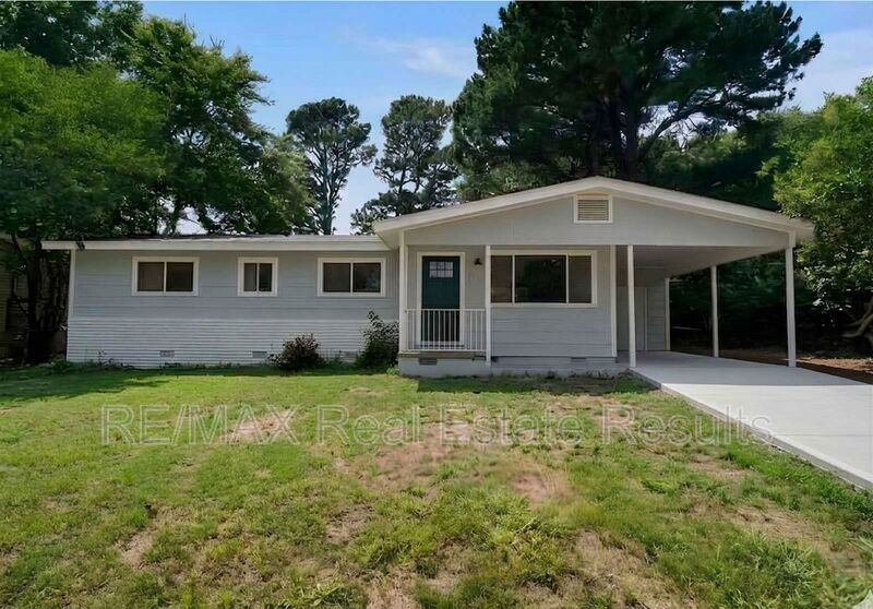 Fayetteville House: 113 N Nolan Ave