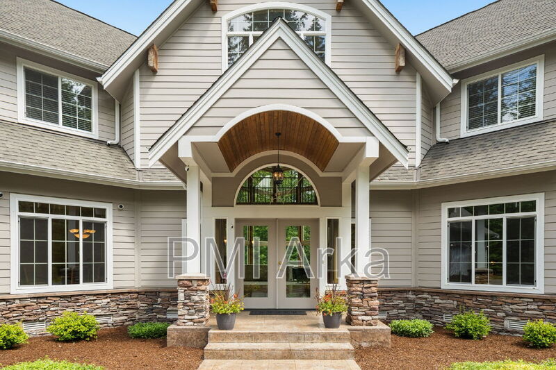 Issaquah House: 19703 SE 128th Way