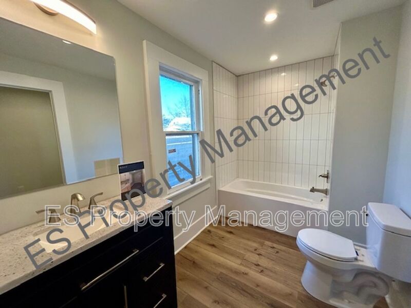 Beautiful and Spacious 4 Bedroom, 2.5 Bathroom home.  - Photo 12