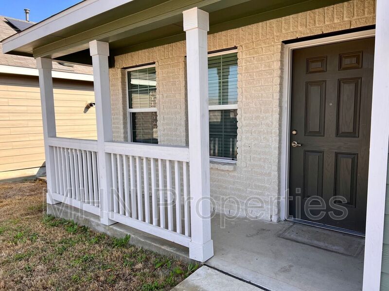BEAUTIFUL 3 bed/2 Bath Lennar home in prime location! - Photo 2
