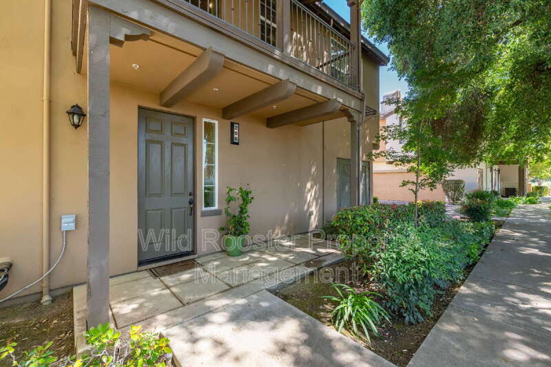 West Sacramento House: 400 Regatta Lane