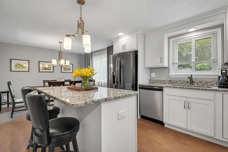 Columbus House: 6880 Gray Gables Lane