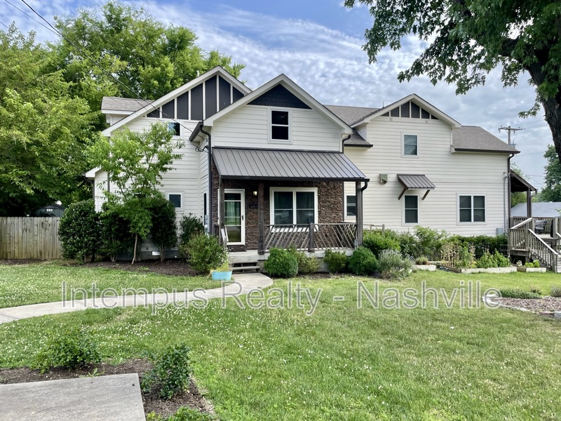 Nashville House: 311 Urban Pl