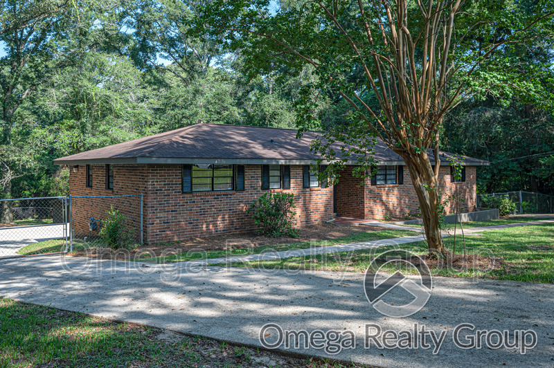 Mobile House: 1913 Forest Oaks Dr W