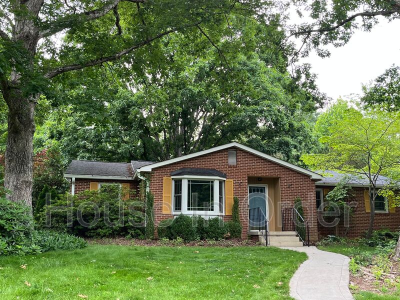 Asheville House: 8 Oakwilde Drive