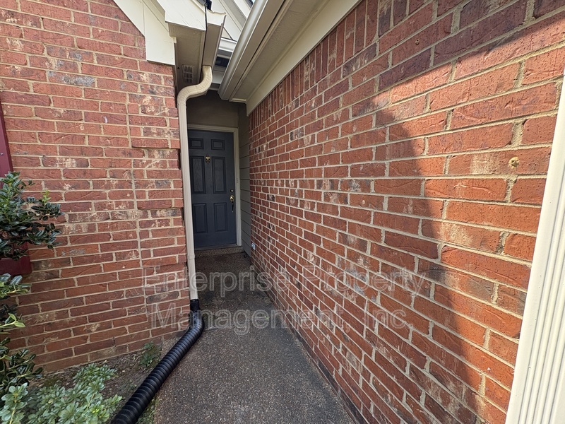 Photo 2 of 10127 Cross Valley Drive