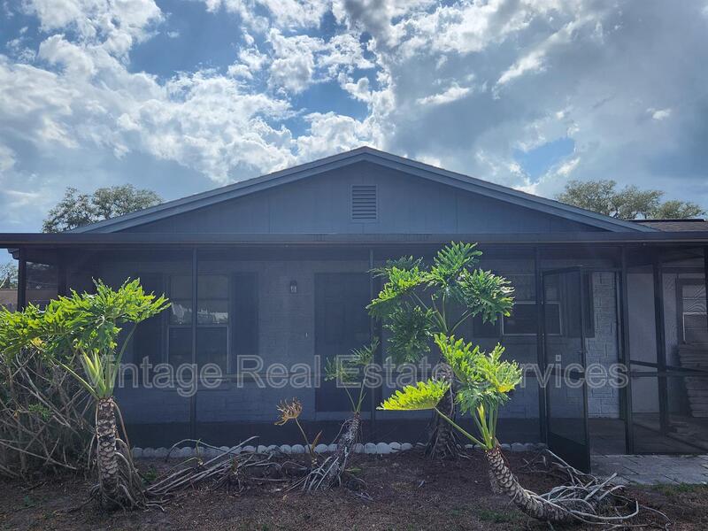 Seffner House: 806 Walnut Dr