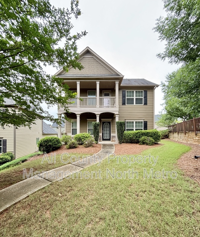 Woodstock House: 421 Parkstone Drive