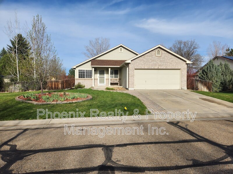 Erie House: 370 Harvest Point Drive