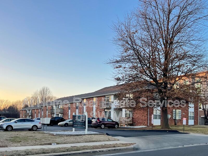 Springfield Condo: 2035 S National