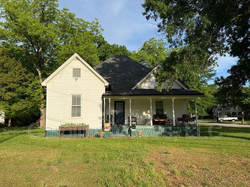 Greer House: 200 Pelham St.