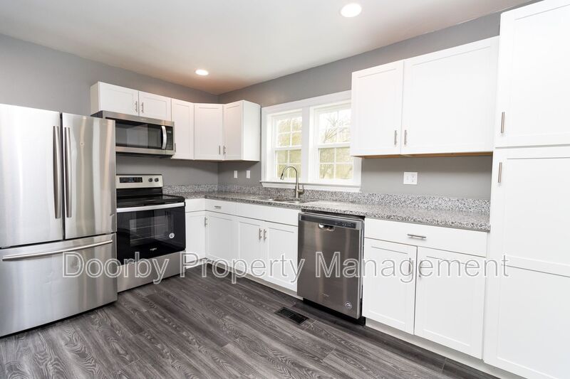 Hixson House: 2408 Crescent Club Dr.