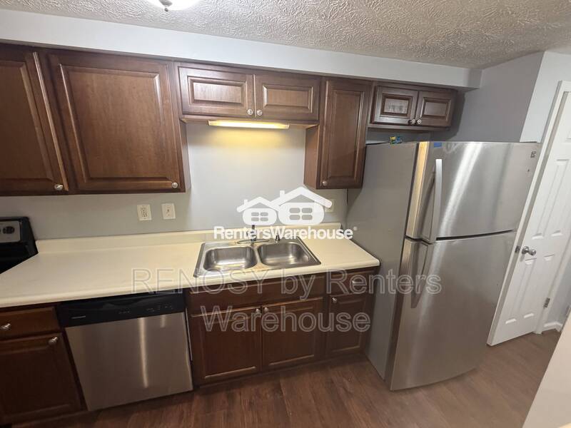 Edgewood House: 907 Woodbridge