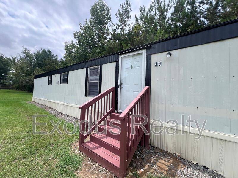 Sanford House: 39 Quiet Country Ln