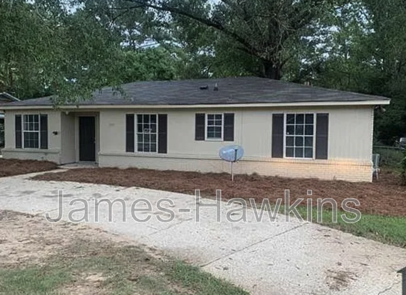 Montgomery House: 3855 Woodley Road