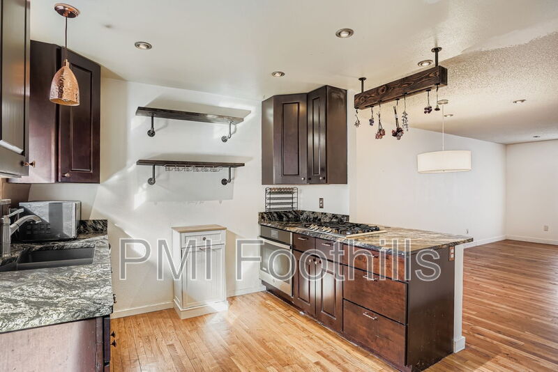 Golden Townhome: 171 Holman Way