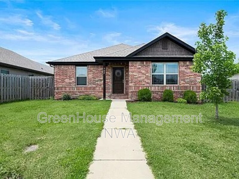 Bentonville House: 702 Southwest Willowpoint road