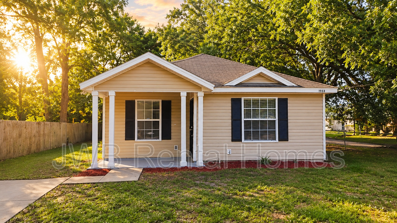 Jacksonville House: 1988 Talladega Rd