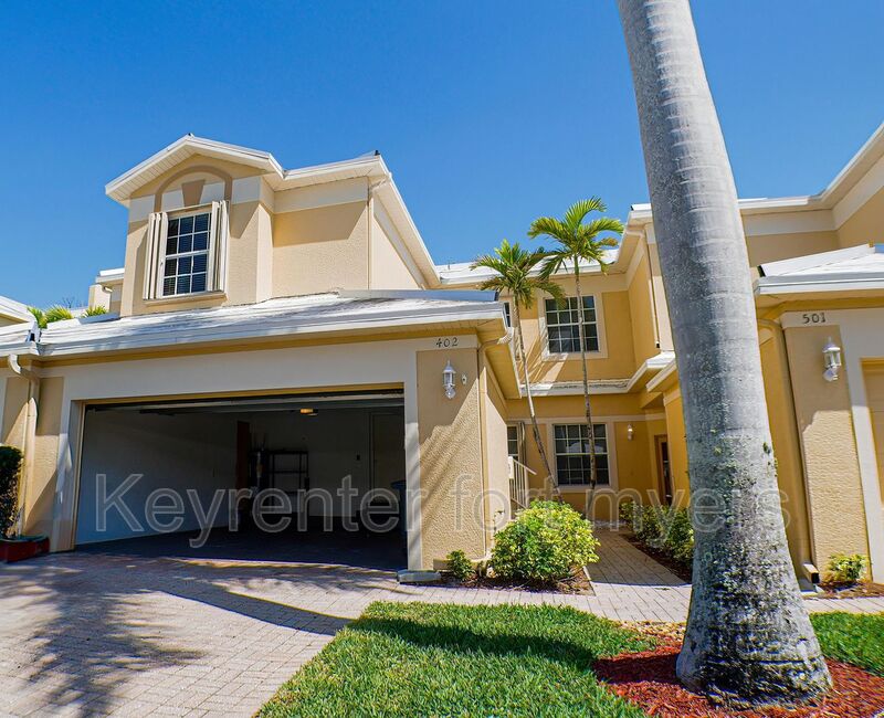 Fort Myers House: 6010 Jonathans Bay Cir