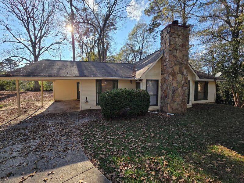 LaGrange House: 115 Daniel Ct