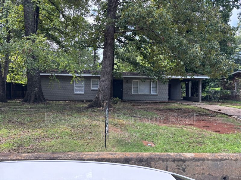 Columbus House: 2608 Walker Street