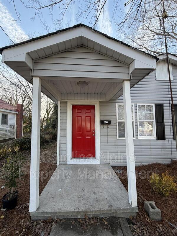 Unit B 
Salisbury Condo: 629 W Kerr St