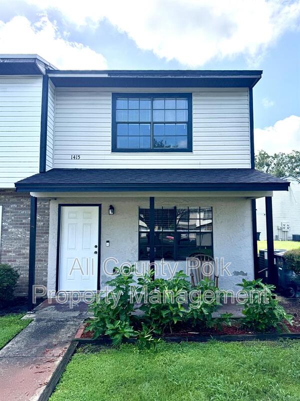 Lakeland Townhome: 1415 Ridge Lake Ct