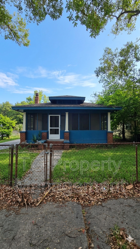Jacksonville House: 1735 Brackland St
