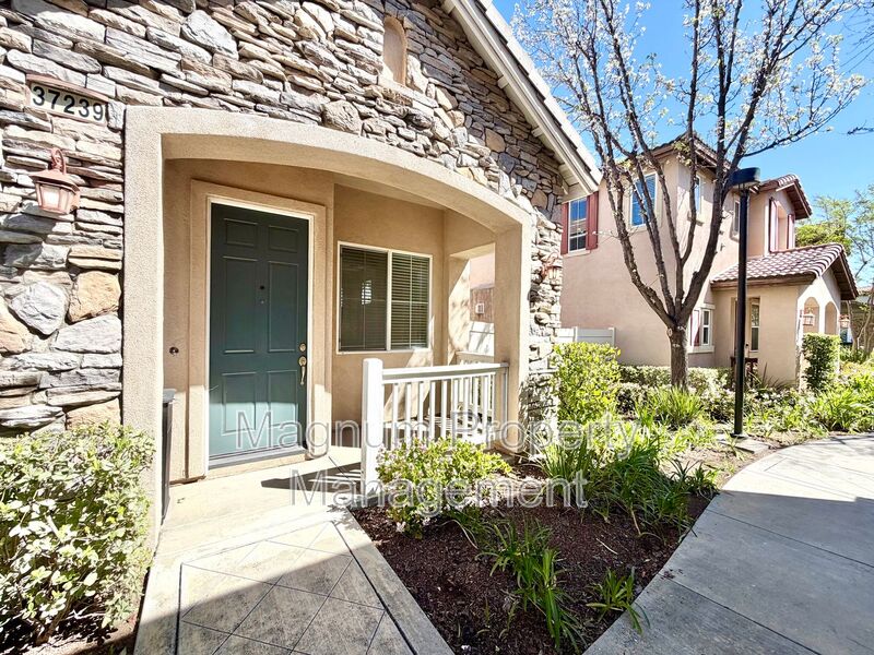 Murrieta House: 37239 Ascella Ln