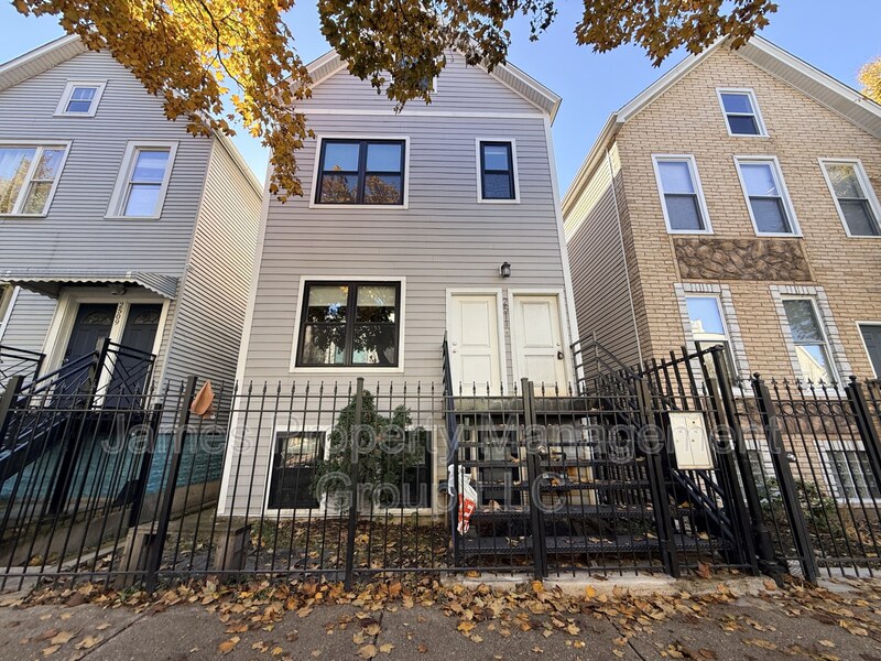 Chicago Condo: 2511 W Cortland St - 2