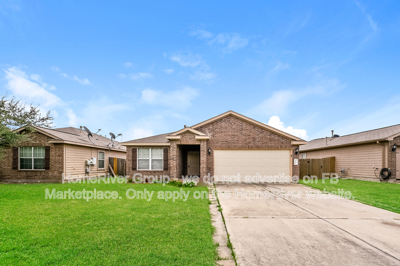 Baytown House: 930 Paradise Rd