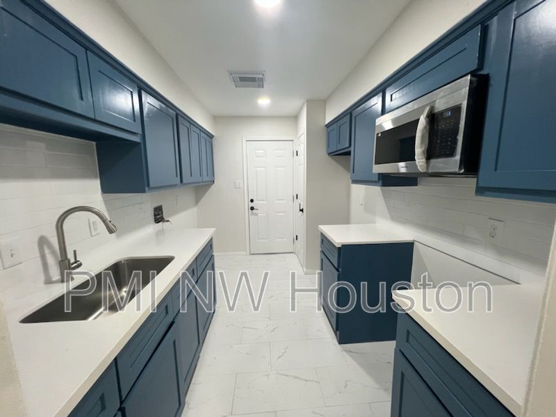 Houston Townhome: 2685 Gessner Rd