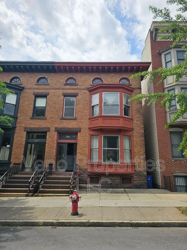Albany House: 594 Madison Ave