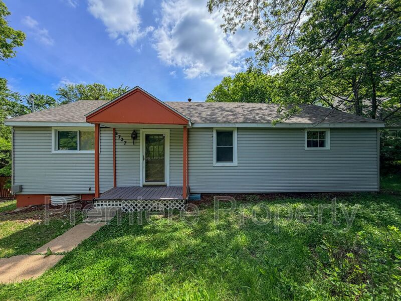 Independence House: 2727 S Vermont Ave