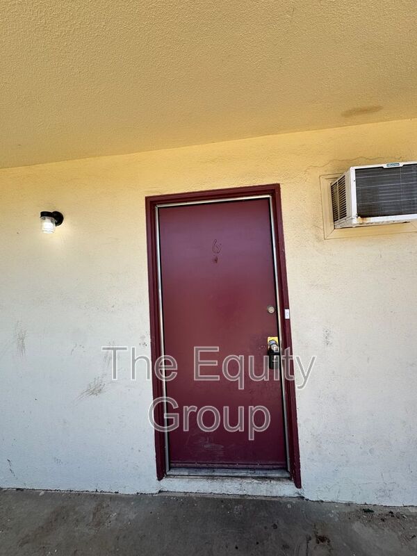 Tulare Condo: 352 S Blackstone St