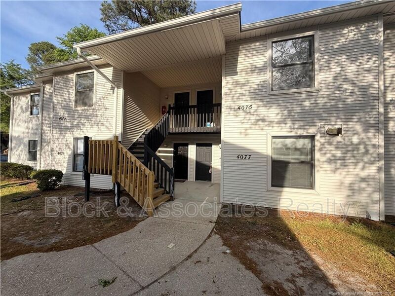 Hope Mills House: 4075 Professional Dr