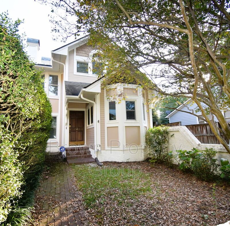 Fayetteville House: 741 Victorian Pl