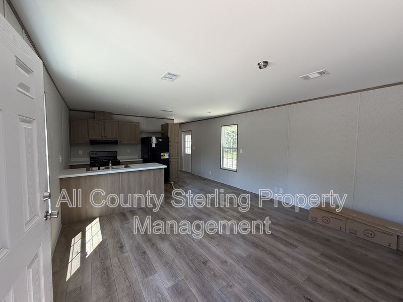 Lake City House: 129 SE Perfect Ct