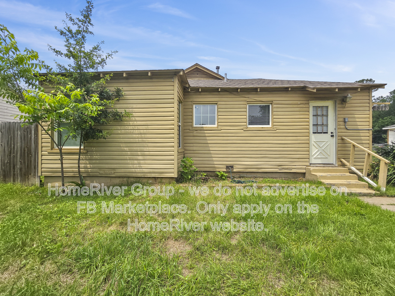 Fort Worth House: 1817 Brittain St