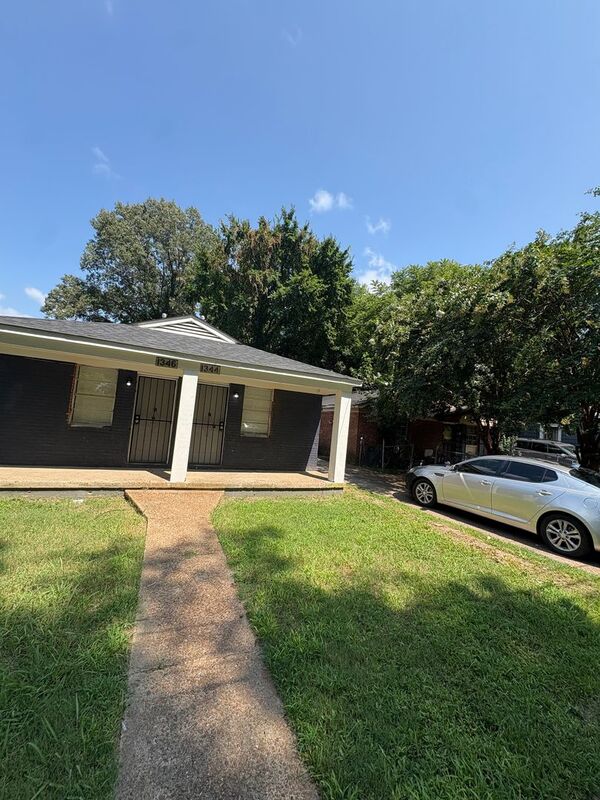 Memphis House: 1344 Hyde Pk Blvd