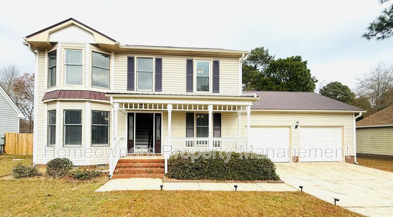 Fayetteville House: 6224 Lake Trail Dr