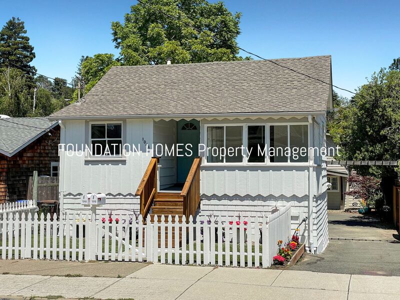 Corte Madera House: 104A Palm Ave
