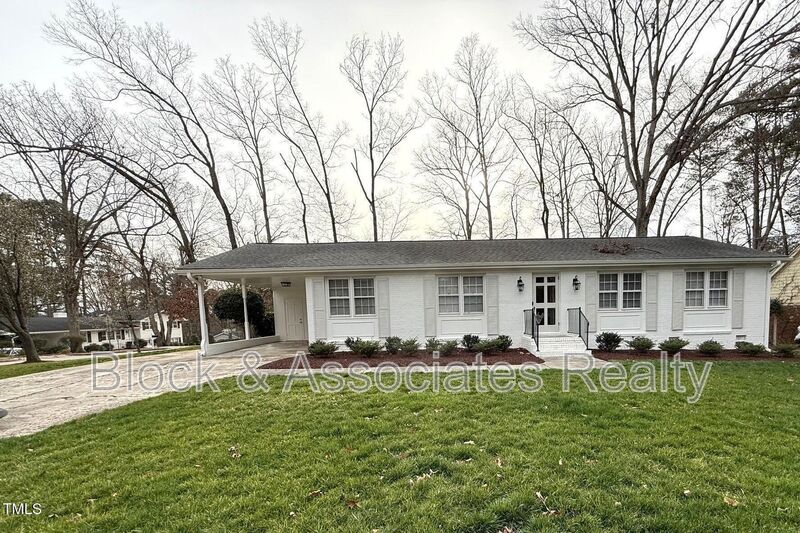 Raleigh House: 212 Sampson St