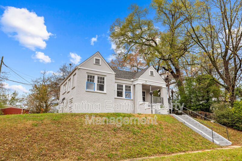 Birmingham House: 612 12th St W